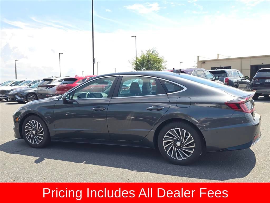 Used 2023 Hyundai Sonata Limited w/ Cargo Package FWD image 6
