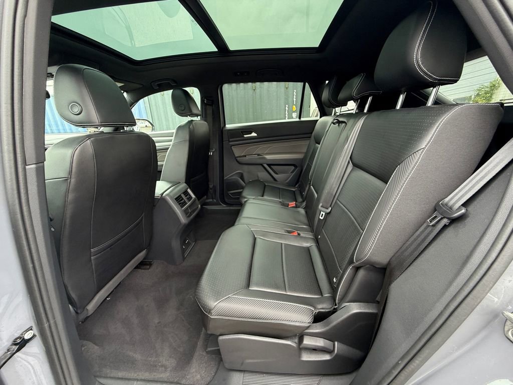 Used 2022 Volkswagen Atlas Cross Sport SEL R-Line AWD/4WD image 25