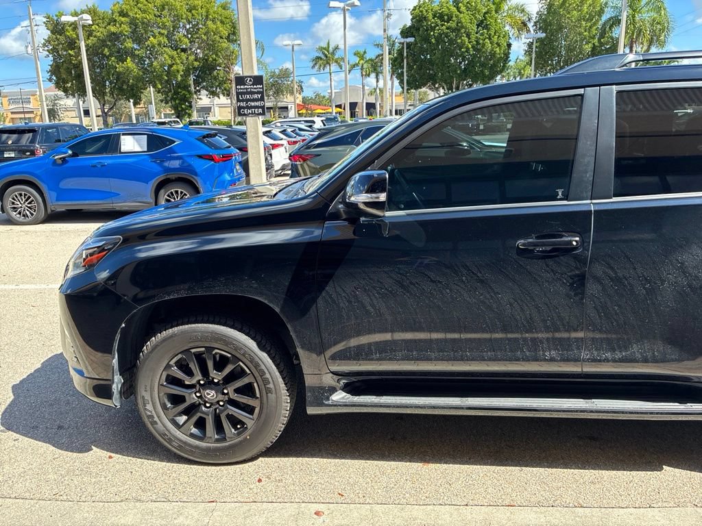 Used 2022 Lexus GX 460 w/ Black Line Special Edition AWD/4WD image 9
