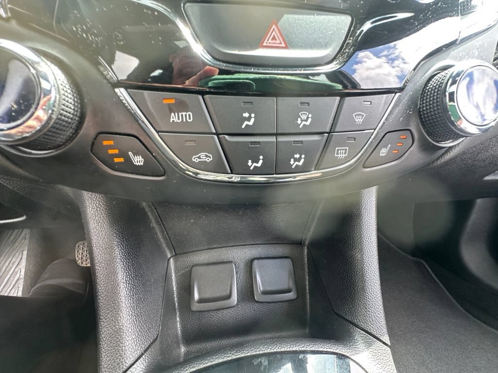 Used 2017 Chevrolet Cruze Premier FWD image 24