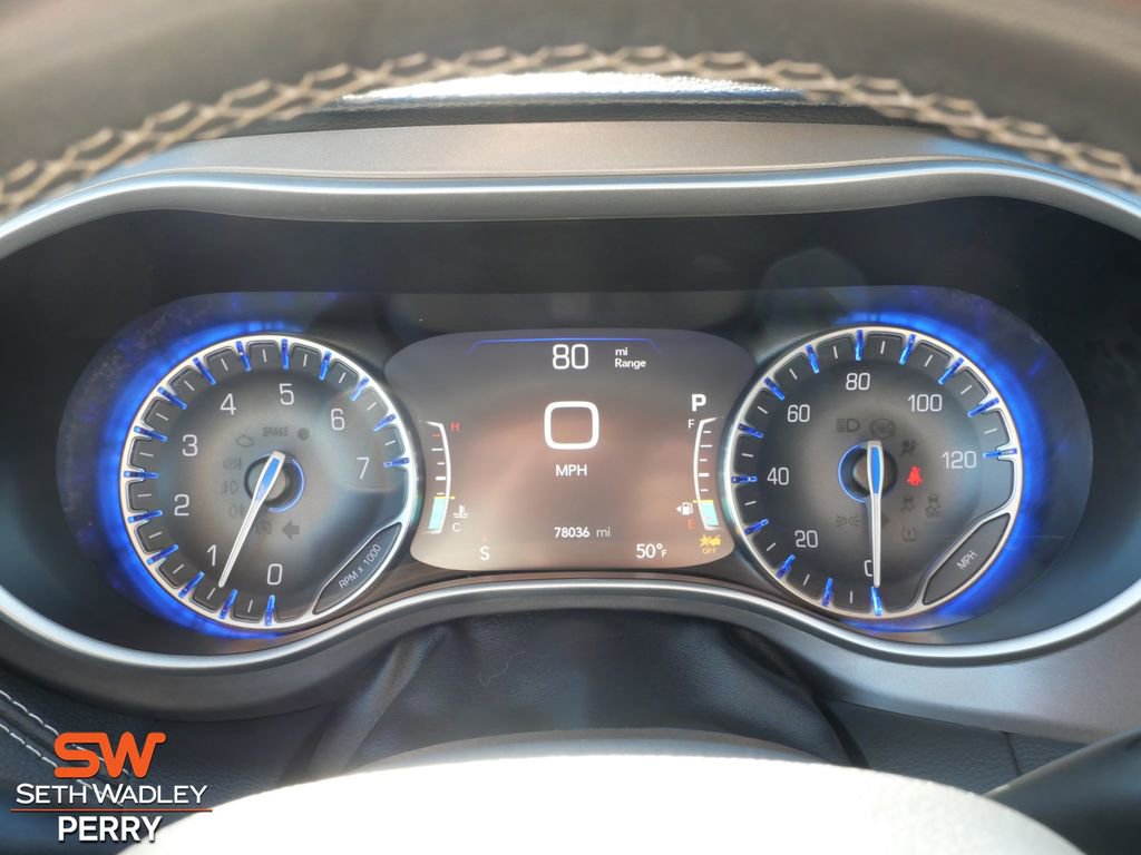 Used 2024 Chrysler Pacifica Touring-L image 16