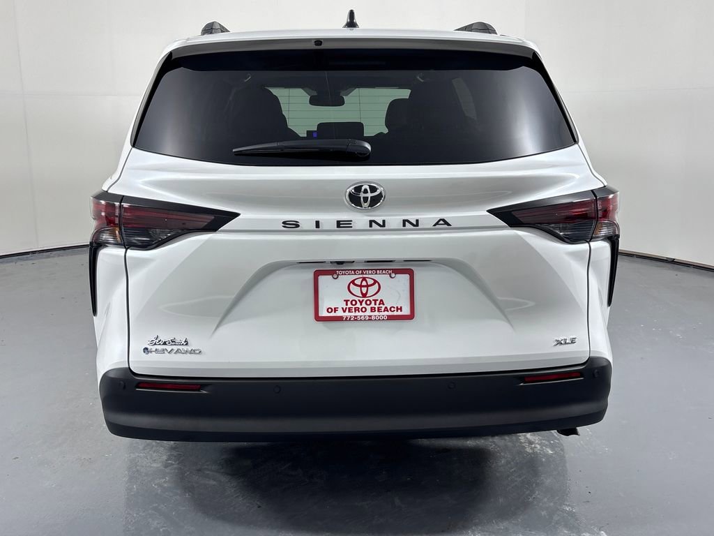 Certified 2026 Toyota Sienna XLE image 5