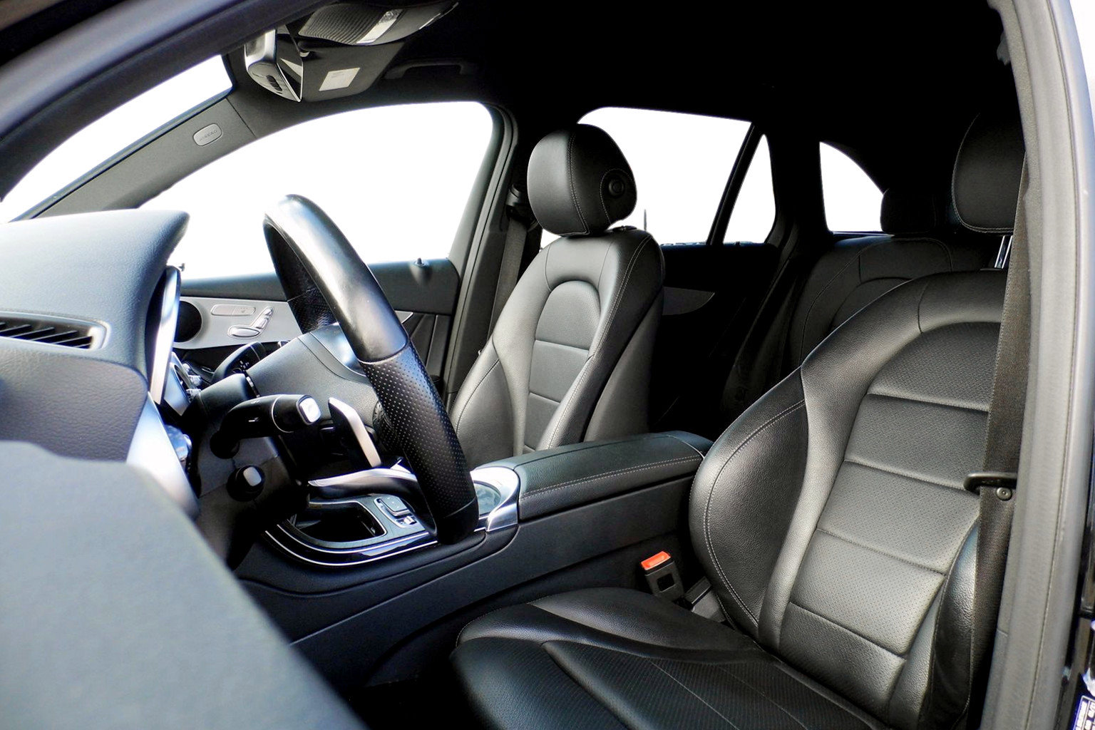 Used 2021 Mercedes-Benz GLC 300 w/ AMG Line image 17