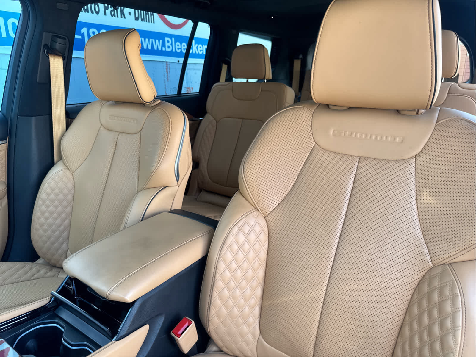 Used 2025 Jeep Grand Cherokee L Summit AWD/4WD image 36