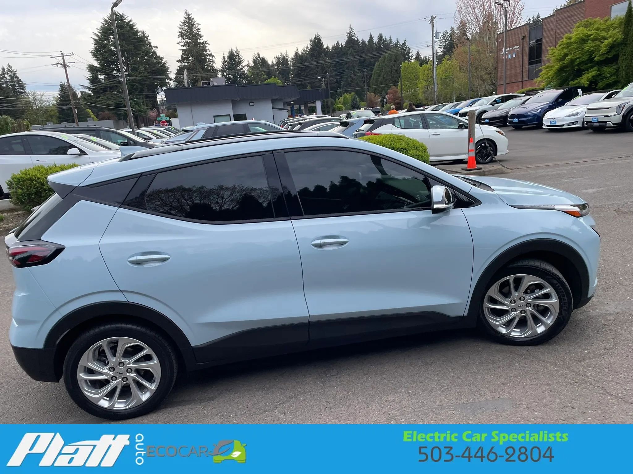 Used 2022 Chevrolet Bolt EUV LT w/ Comfort Package FWD image 11