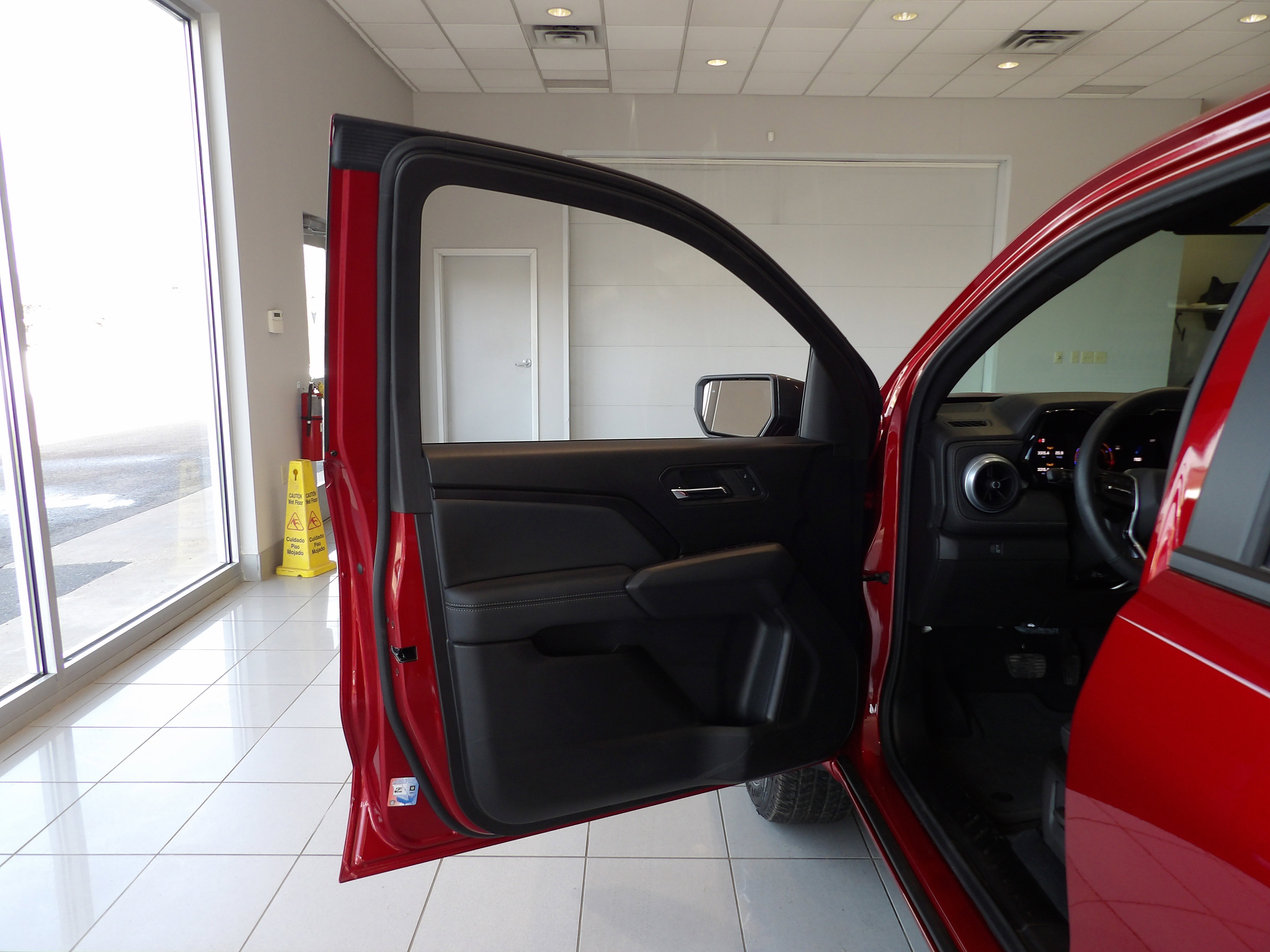 Used 2024 Chevrolet Colorado LT w/ LT Convenience Package III image 9