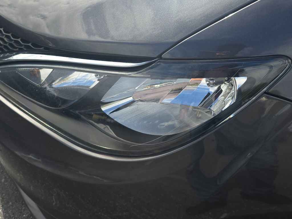 Used 2021 Chrysler Voyager Lxi image 9