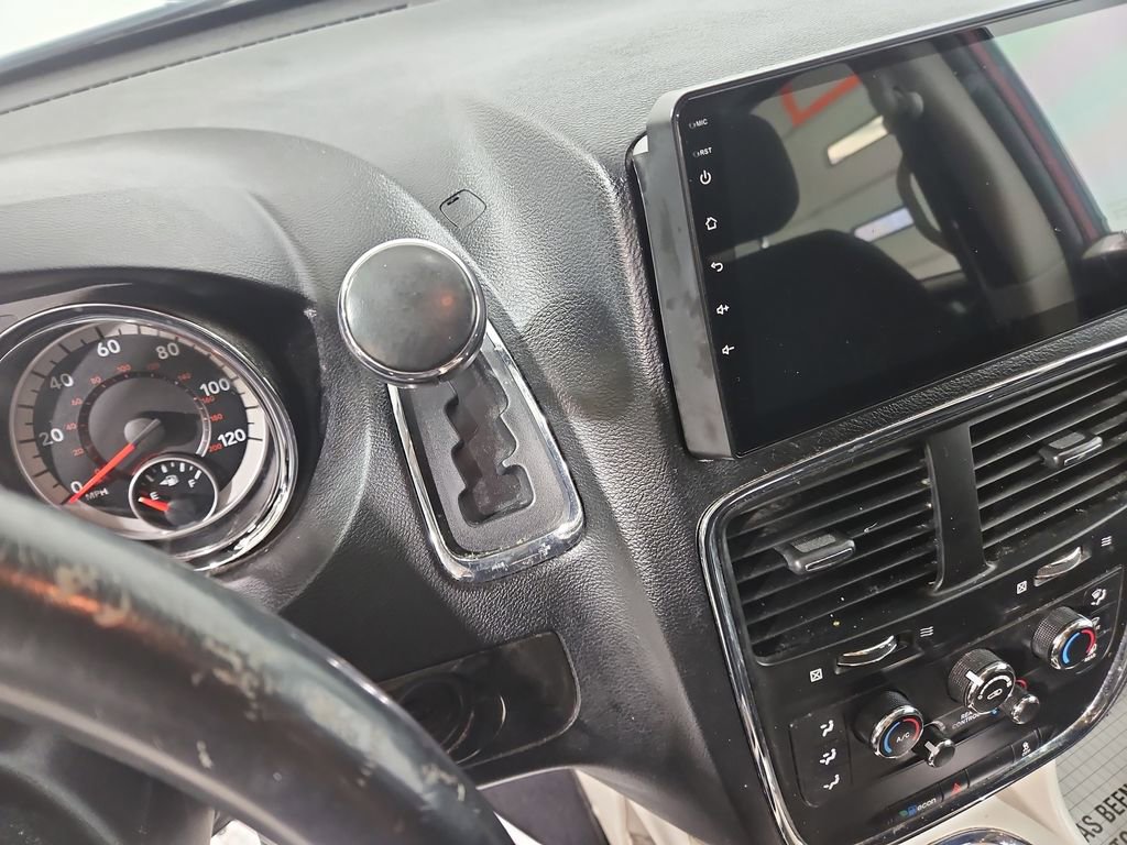 Used 2014 Dodge Grand Caravan SXT image 21