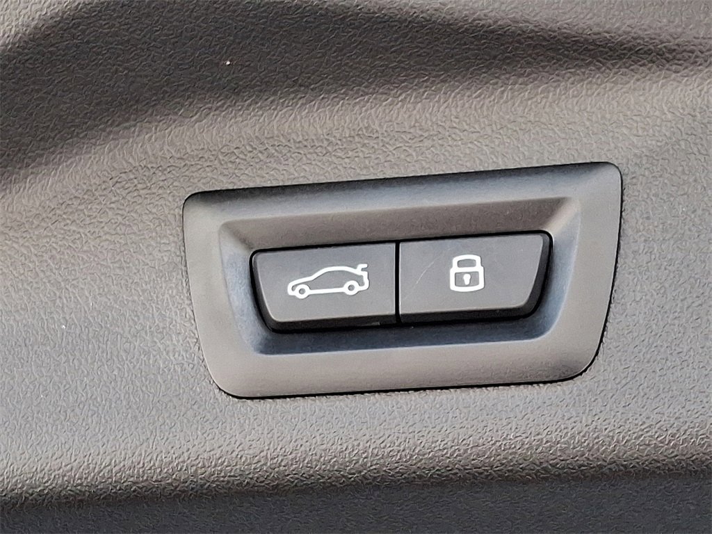 Certified 2024 BMW X7 xDrive40i w/ Executive Package image 32