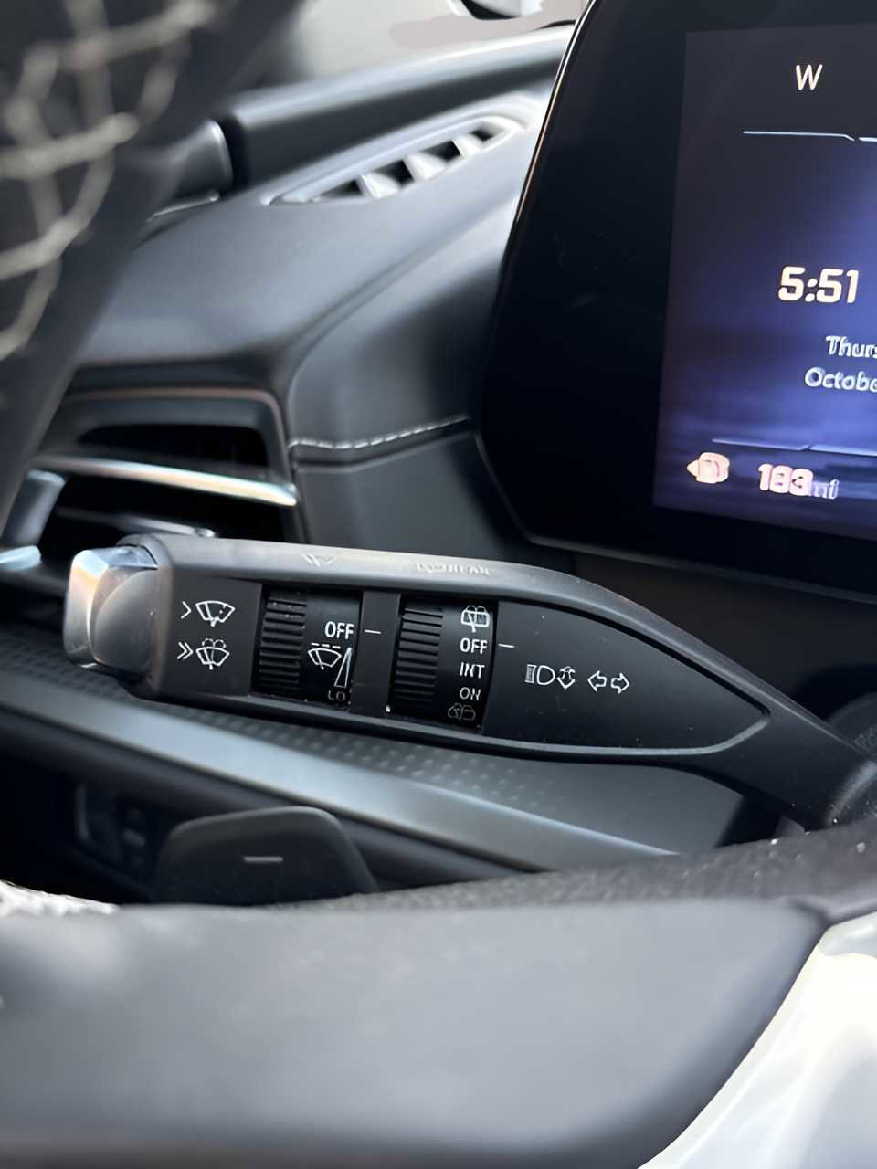 Used 2025 Chevrolet Traverse LT image 26