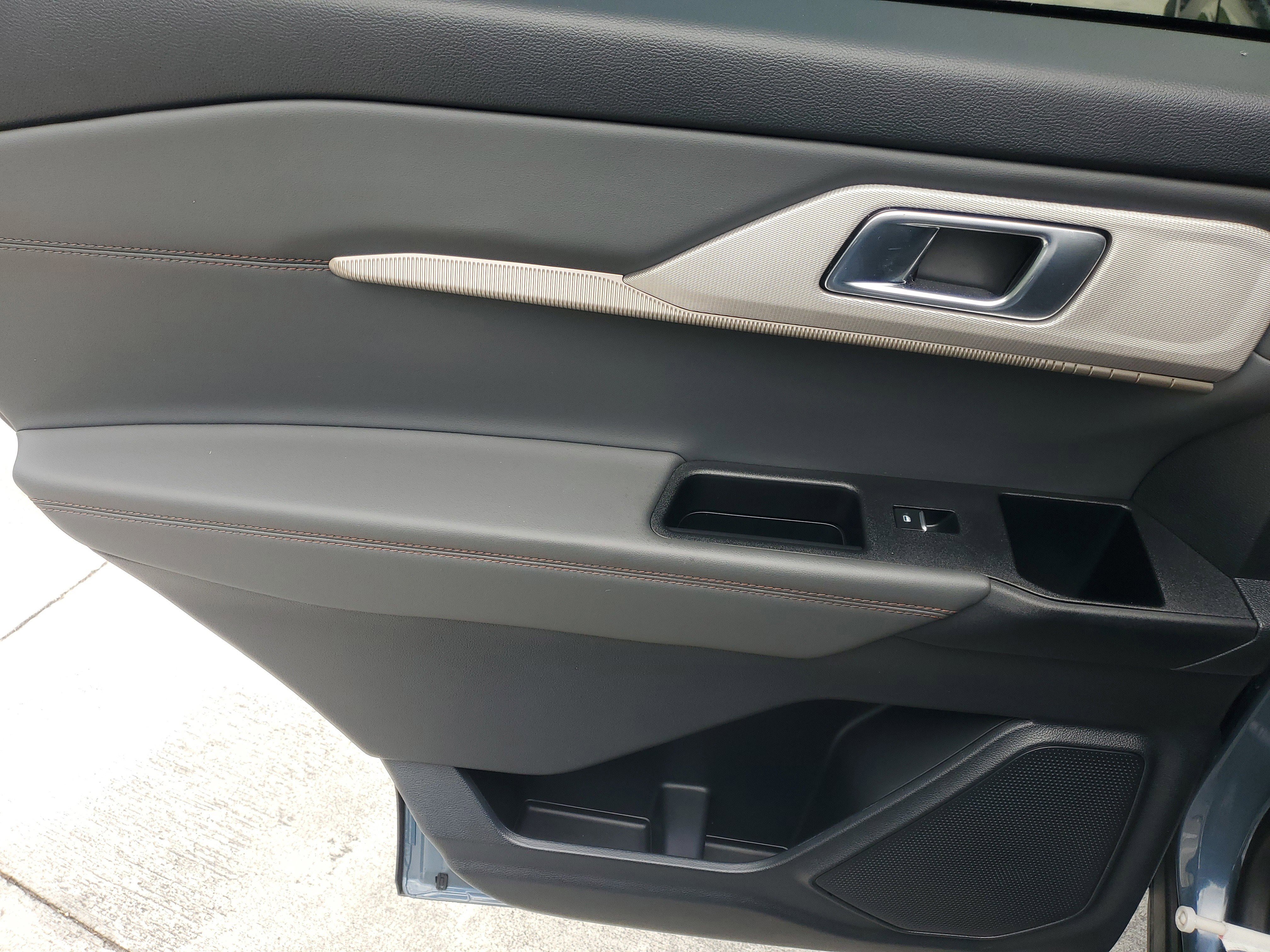 Used 2025 Ford Explorer Active RWD image 16