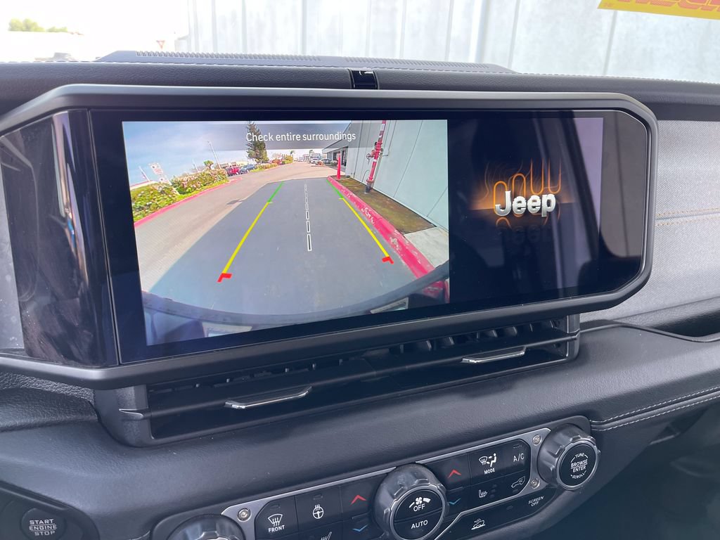 Used 2024 Jeep Wrangler Unlimited Sahara AWD/4WD image 32