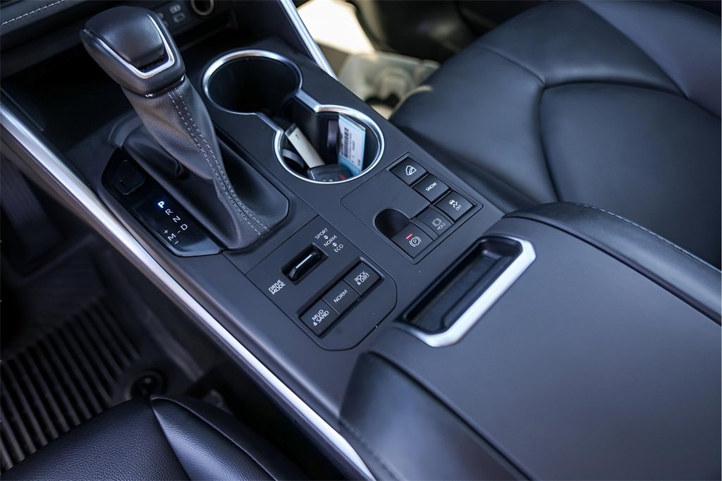 Used 2023 Toyota Highlander XLE image 24