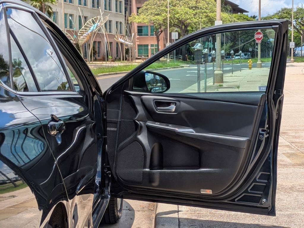 Used 2017 Toyota Camry SE image 10