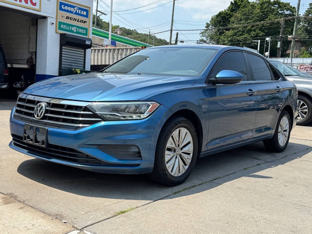 Used 2019 Volkswagen Jetta SE FWD image 1