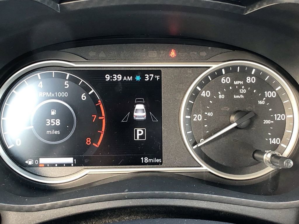 New 2025 Nissan Versa SR w/ Trunk Package image 16