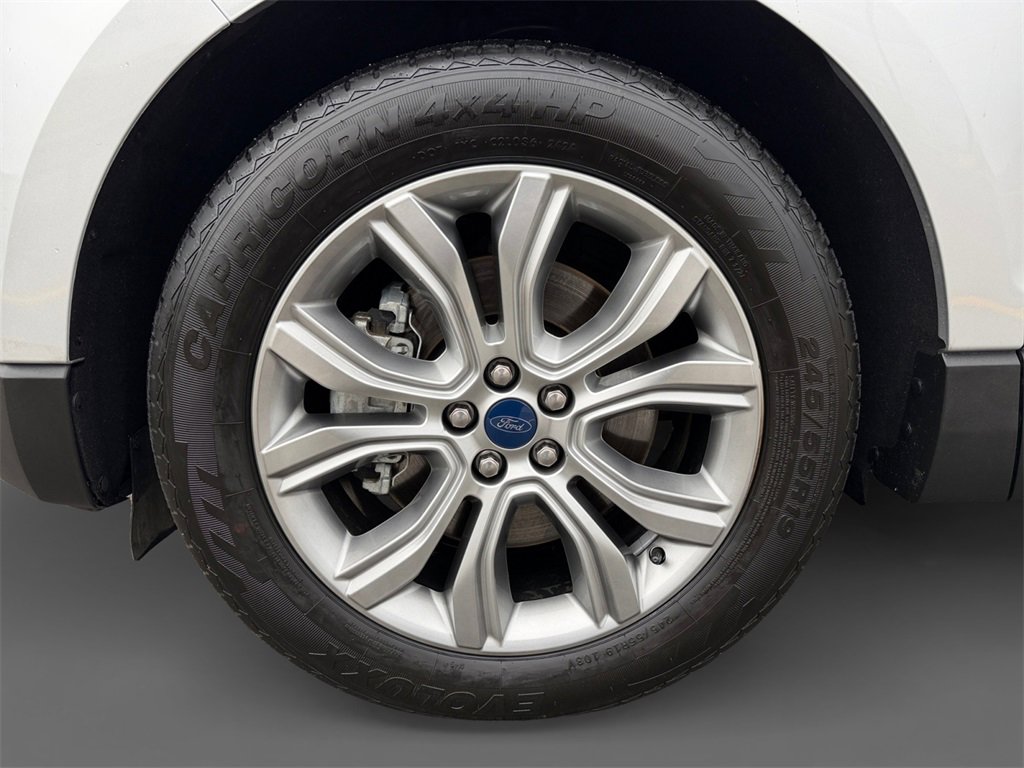 Used 2019 Ford Edge Titanium image 10