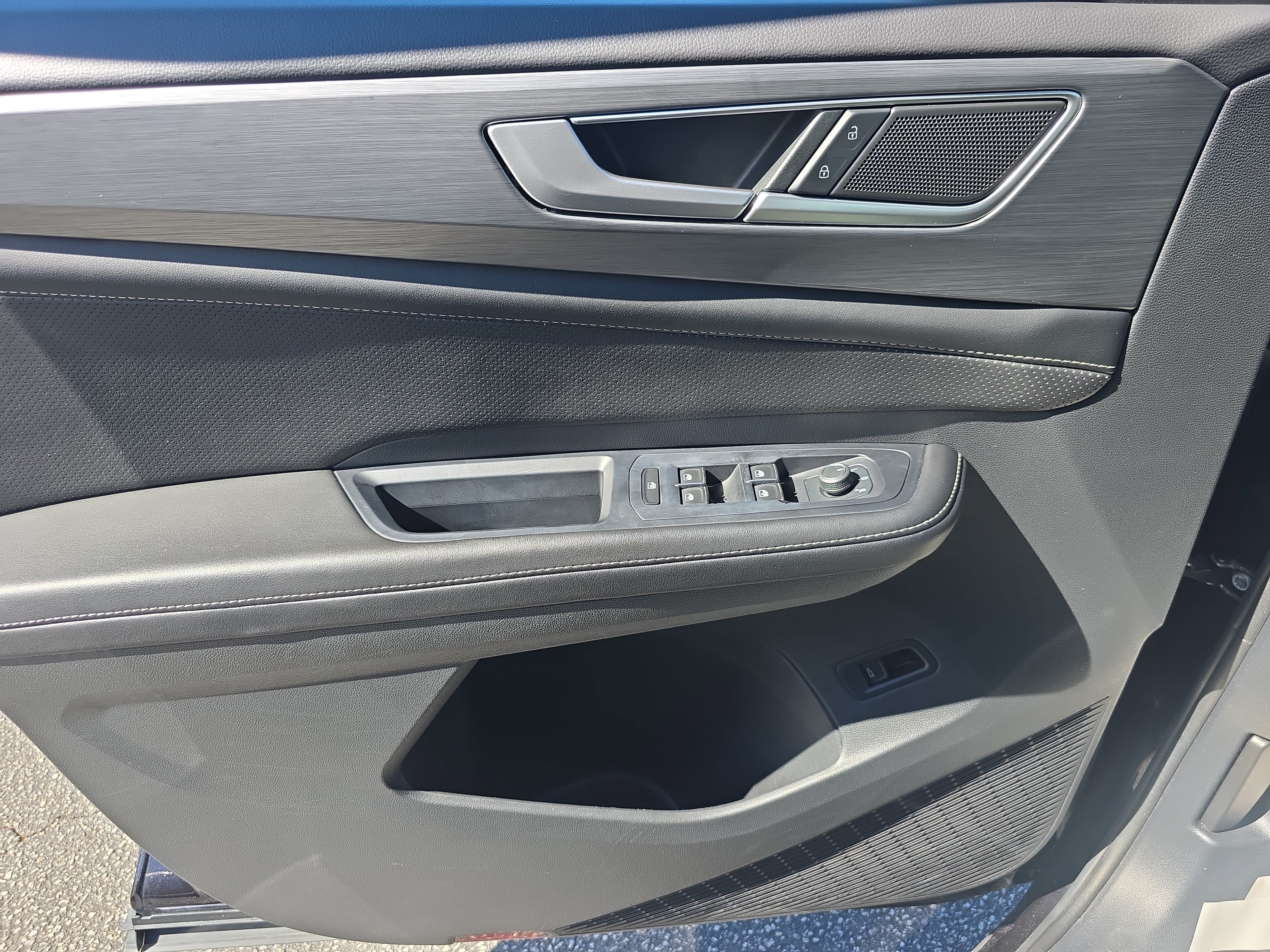 Used 2024 Volkswagen Atlas Cross Sport SE FWD image 26