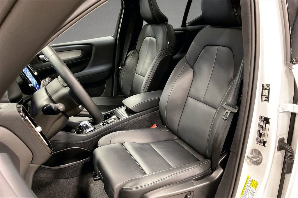 Certified 2026 Volvo XC40 B5 Plus w/ Protection Package Premier AWD/4WD image 21