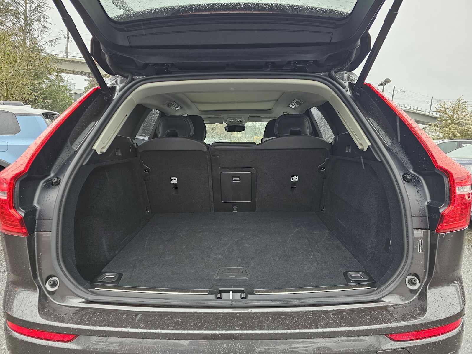 Certified 2025 Volvo XC60 B5 Plus image 15