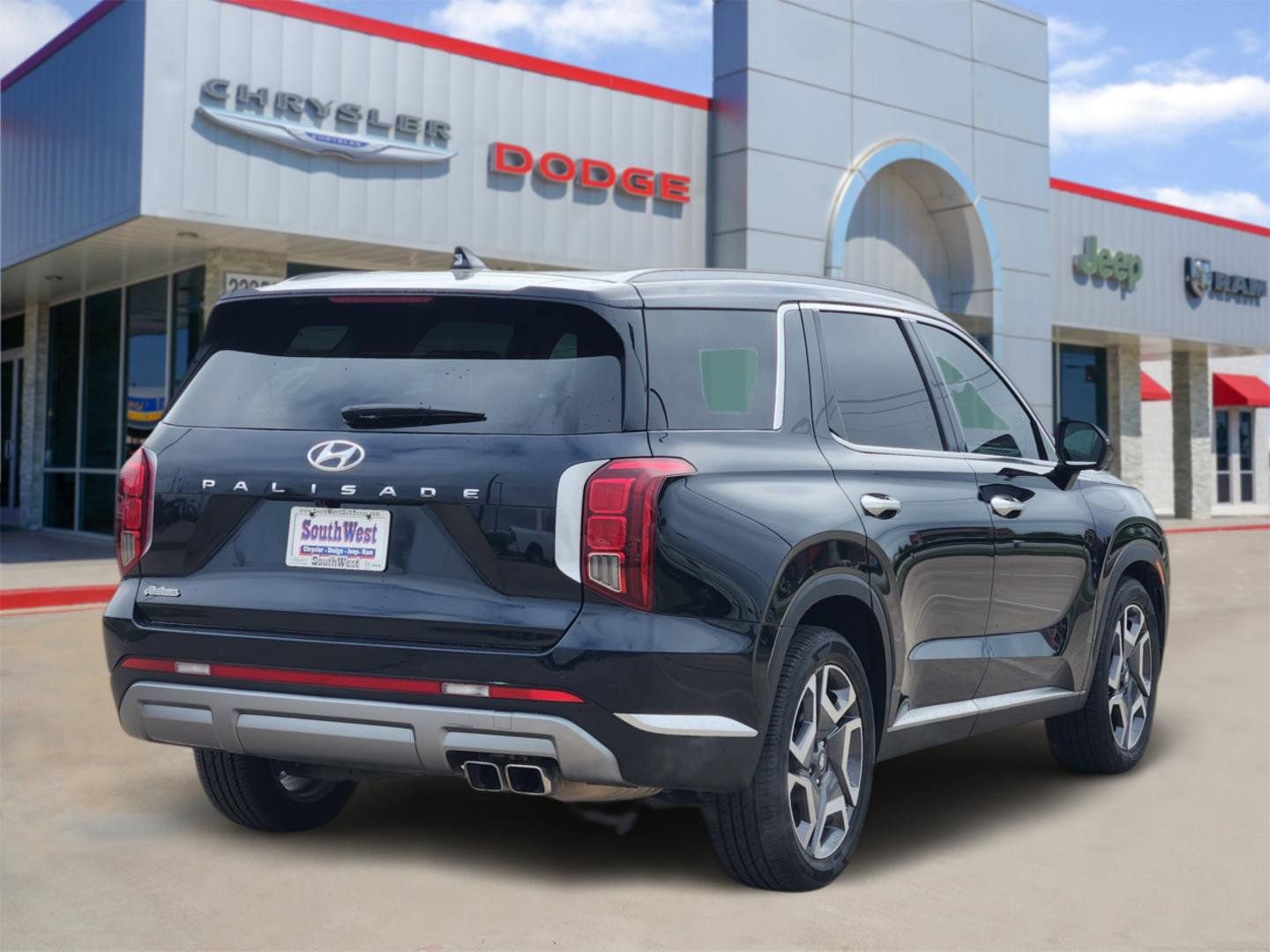 Used 2024 Hyundai Palisade Limited FWD image 5