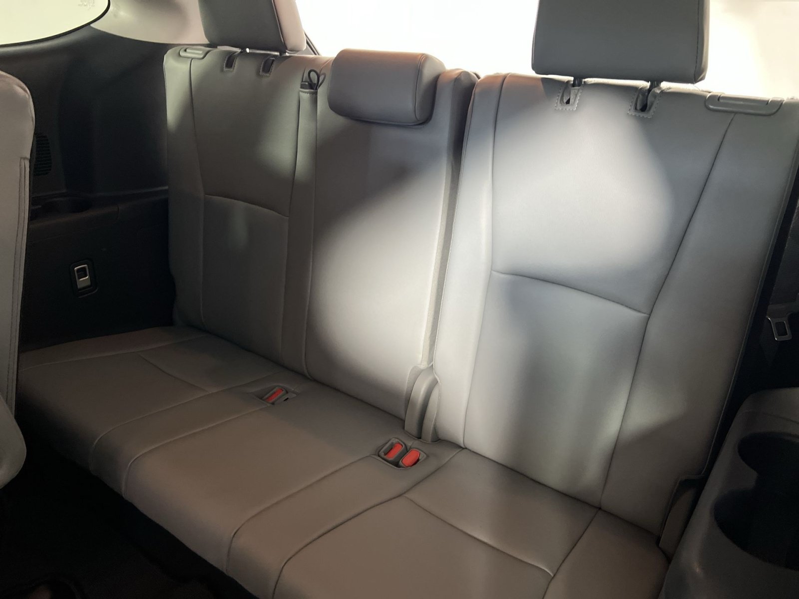Used 2023 Toyota Highlander XLE FWD image 23