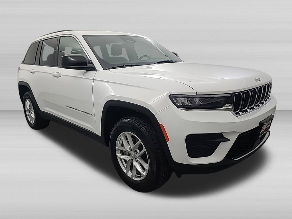 Used 2025 Jeep Grand Cherokee Laredo X w/ Luxury Tech Group I AWD/4WD image 4
