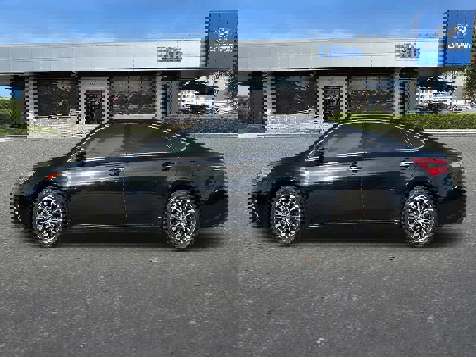 Used 2018 Toyota Avalon XLE image 5