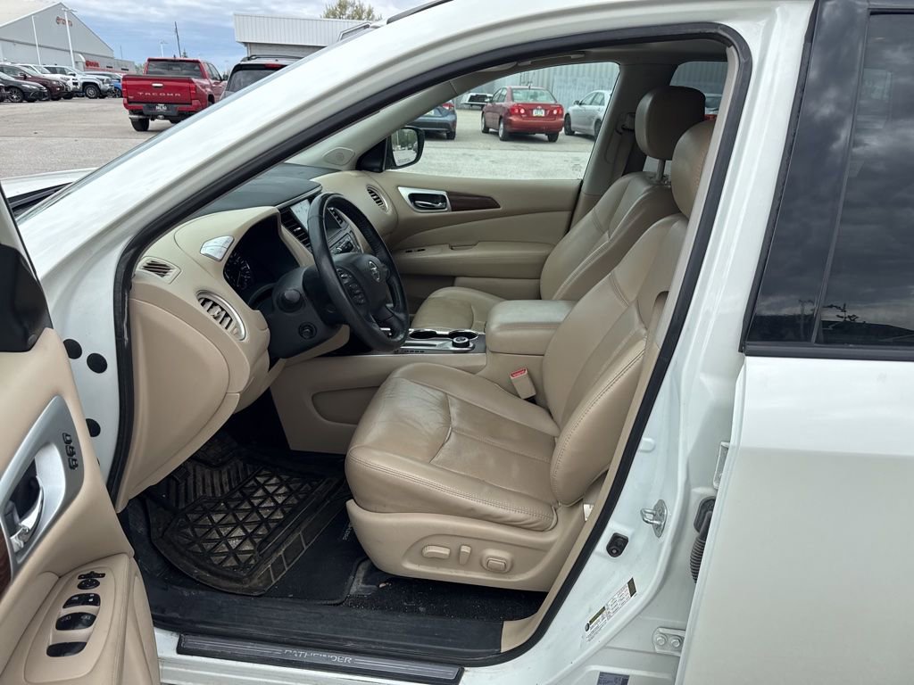 Used 2018 Nissan Pathfinder Platinum AWD/4WD image 6