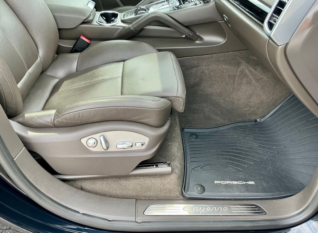Used 2018 Porsche Cayenne AWD/4WD image 23