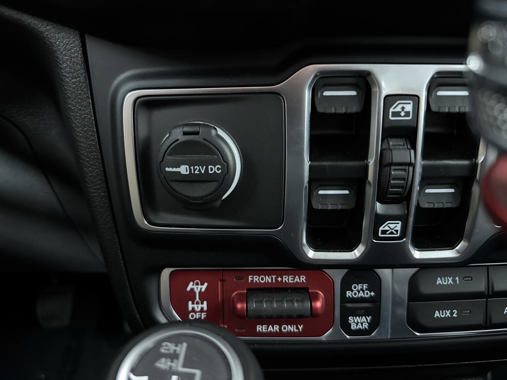 Used 2024 Jeep Gladiator Rubicon w/ Technology Group AWD/4WD image 25