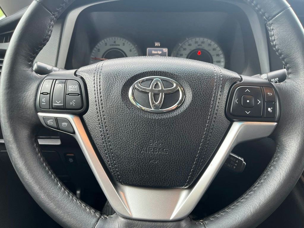Used 2016 Toyota Sienna SE w/ SE Preferred Package FWD image 20