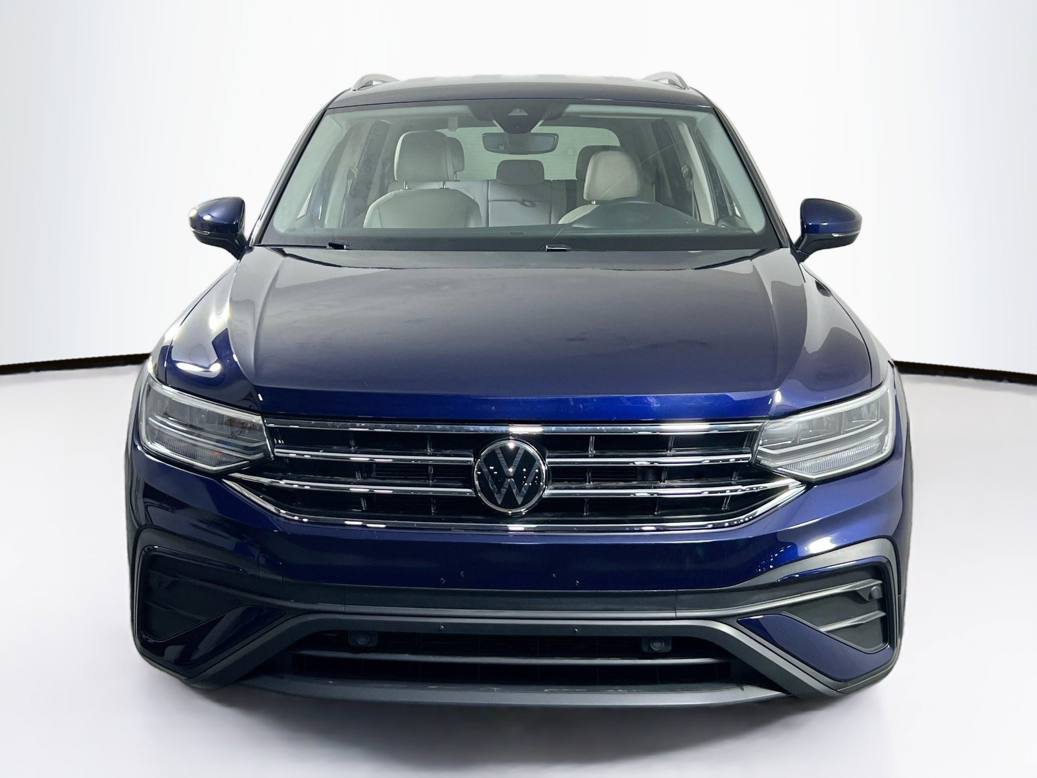 Used 2022 Volkswagen Tiguan SE AWD/4WD image 2