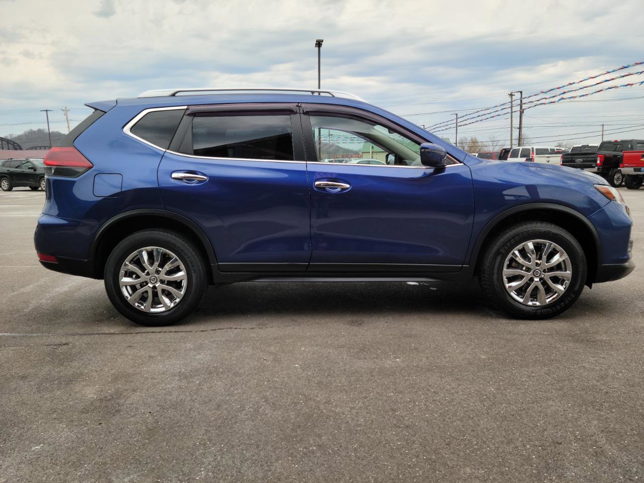 Used 2019 Nissan Rogue SV image 19