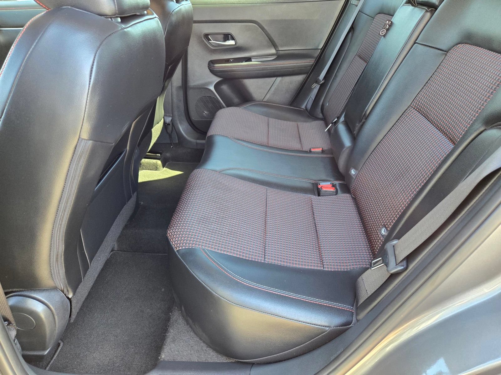 Used 2025 Nissan Kicks SR FWD image 17