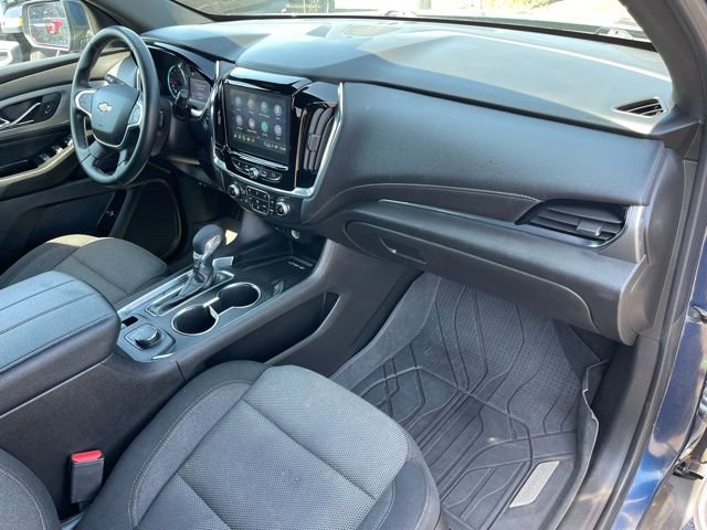 Used 2023 Chevrolet Traverse LT w/ Rear Camera Mirror Package image 16