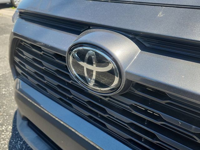 Used 2021 Toyota RAV4 XLE FWD image 4