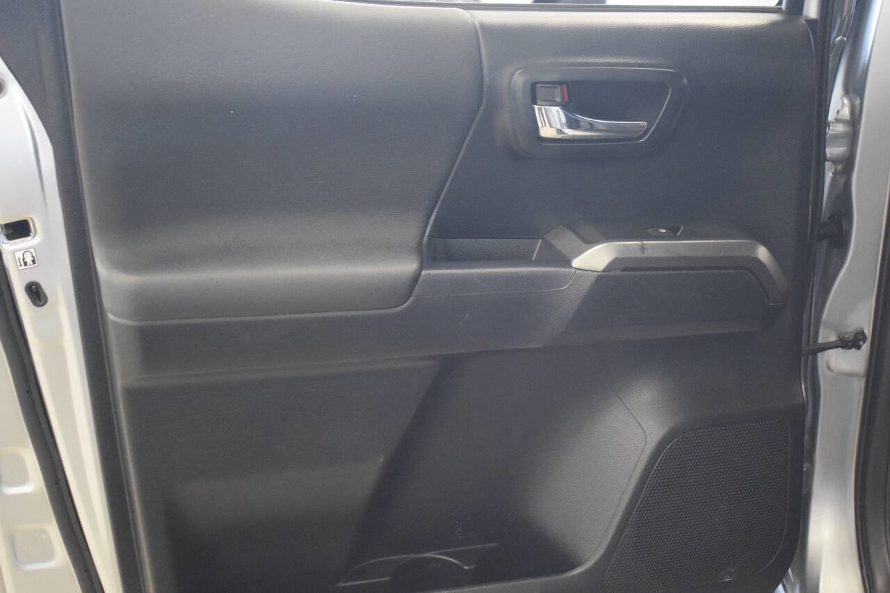 Used 2017 Toyota Tacoma TRD Off-Road image 70