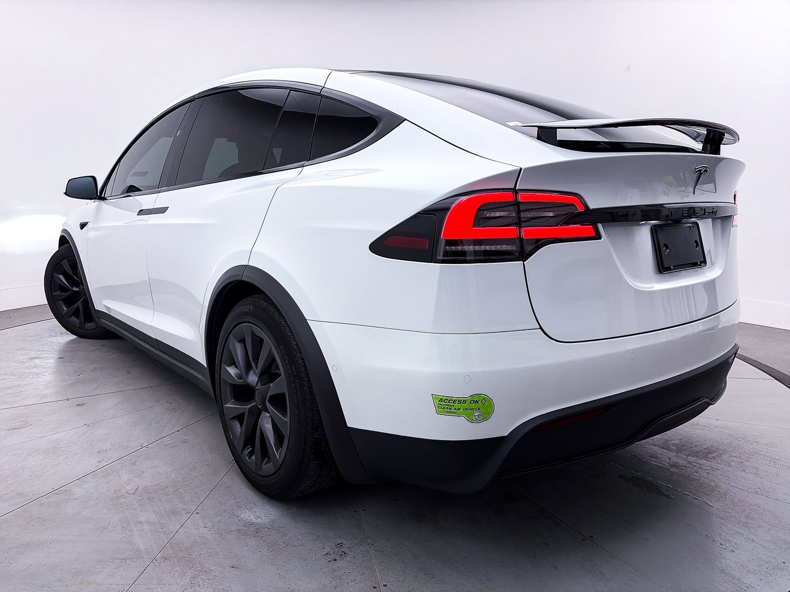 Used 2023 Tesla Model X Standard Range image 2