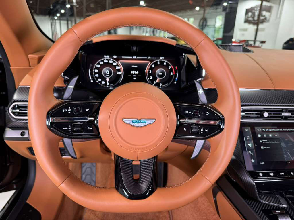 Used 2025 Aston Martin Vanquish image 15