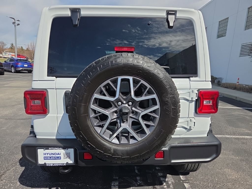 Used 2024 Jeep Wrangler Sahara image 7