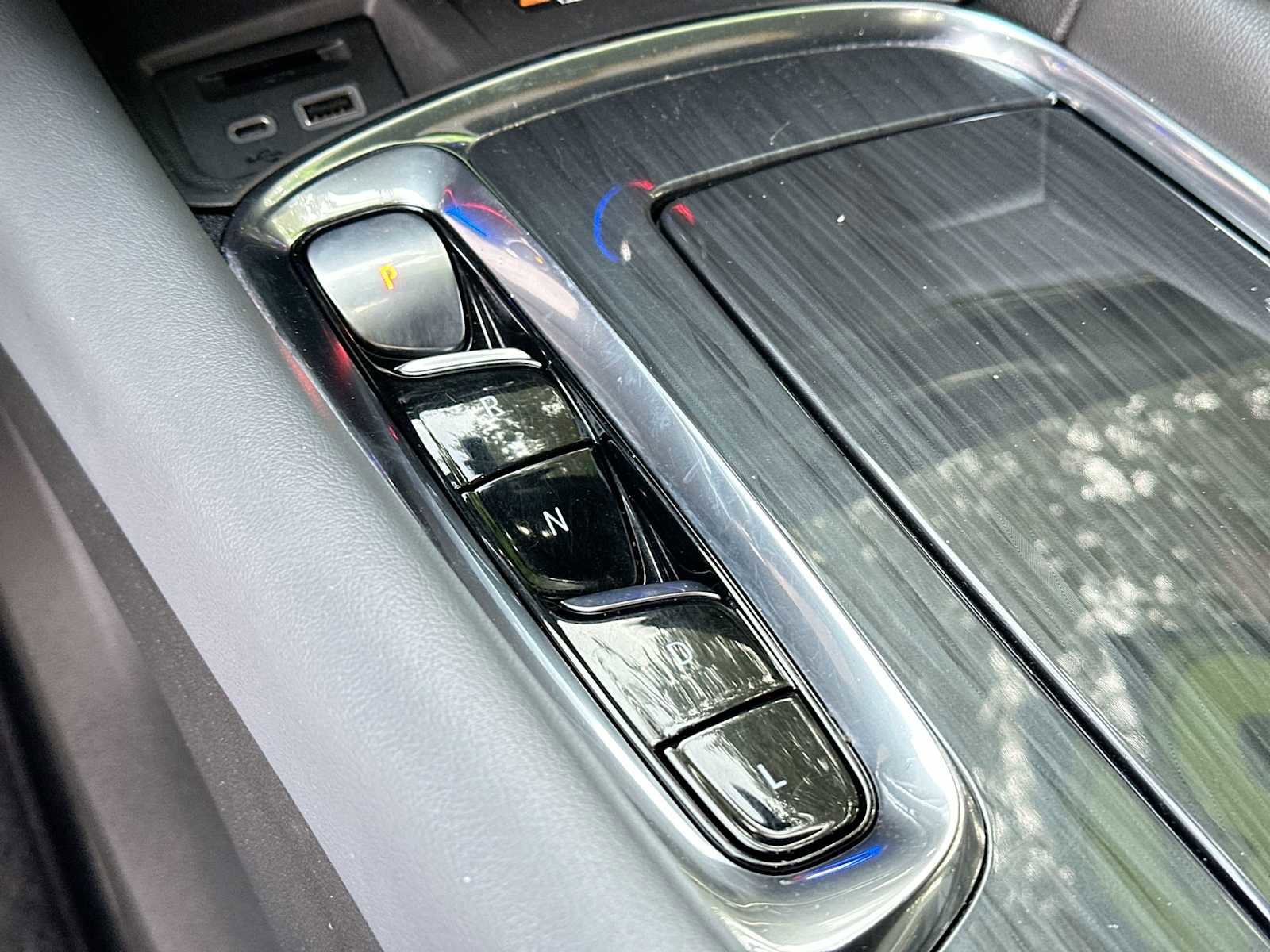 Used 2023 Buick Enclave Essence image 21