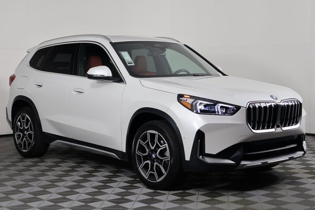 Used 2025 BMW X1 xDrive28i w/ Premium Package image 3