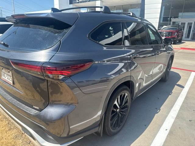 Used 2024 Toyota Highlander XSE FWD image 3