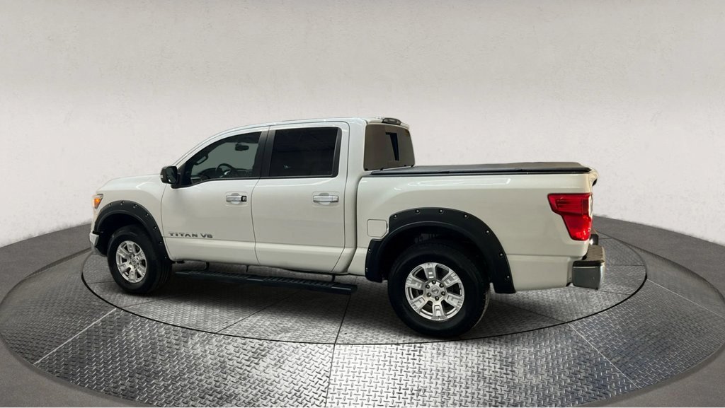Used 2018 Nissan Titan SV image 4