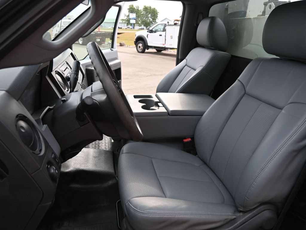 Used 2016 Ford F550 2WD Regular Cab Super Duty image 32