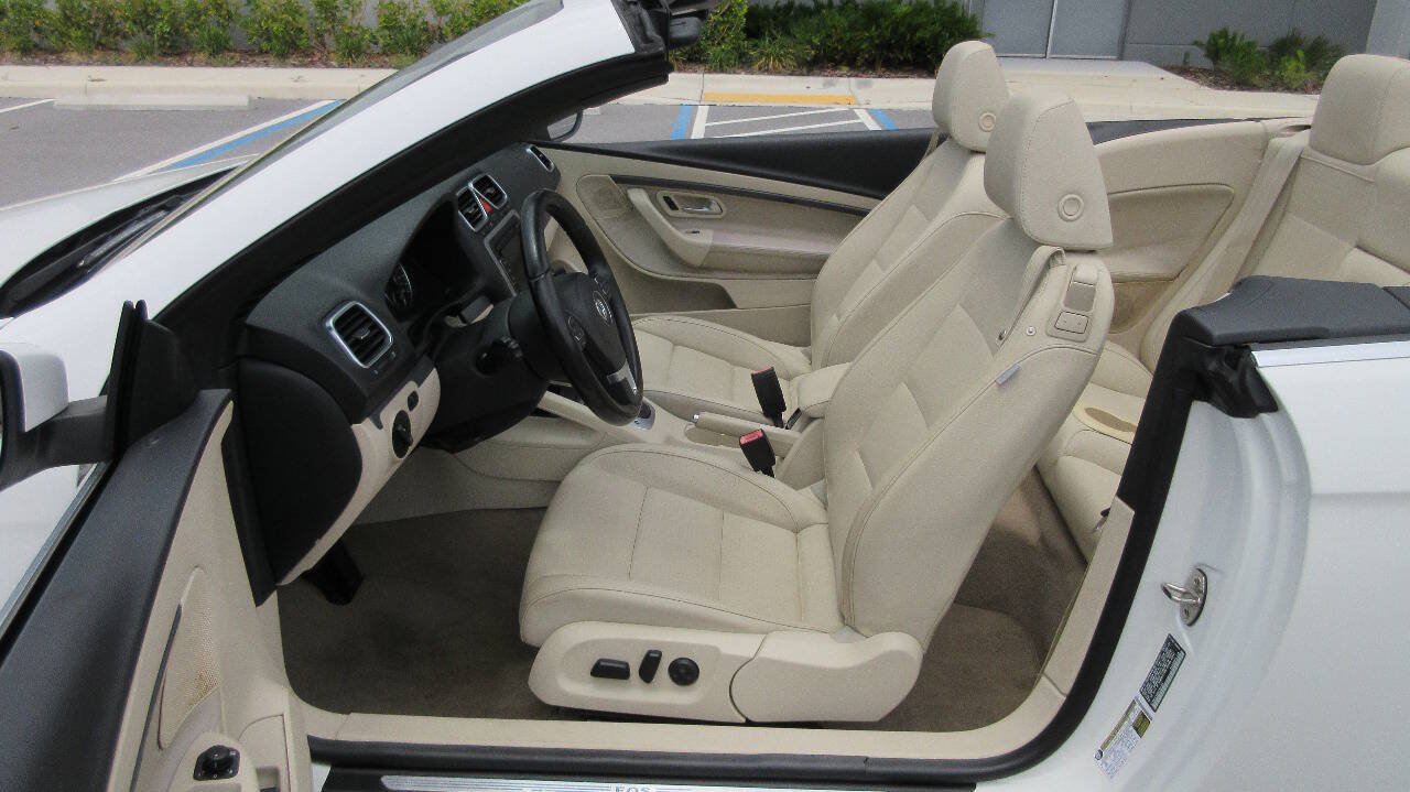 Used 2011 Volkswagen Eos Komfort FWD image 9