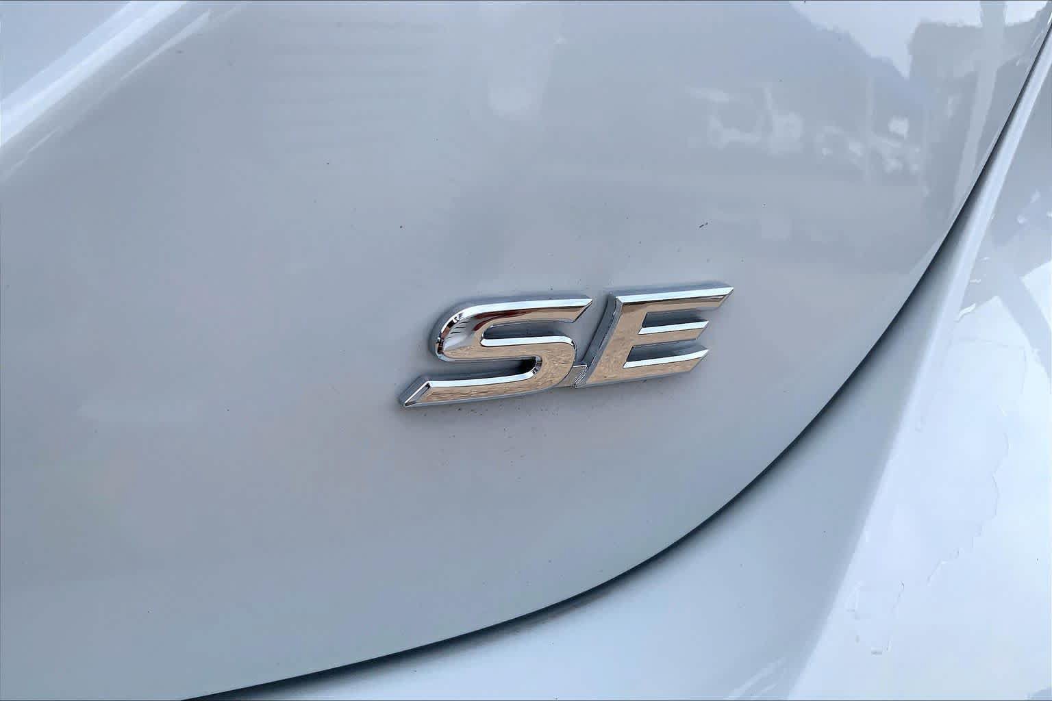 Used 2023 Toyota Camry SE FWD image 10