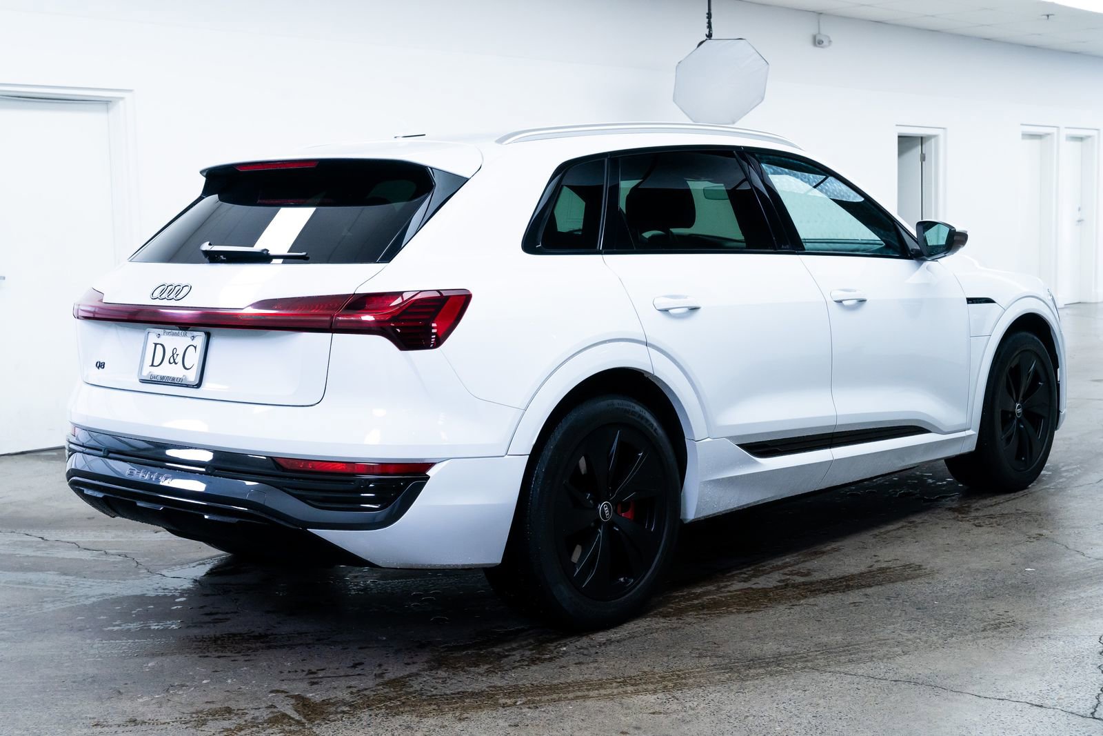 Used 2024 Audi Q8 e-tron Premium image 6