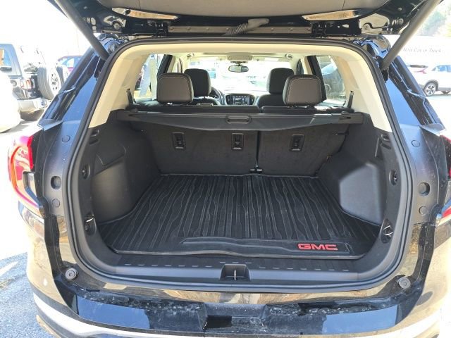 Used 2024 GMC Terrain Denali w/ Black Diamond Edition image 5